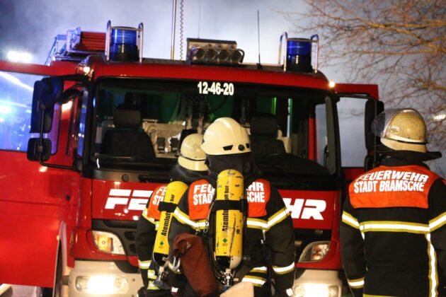 Stall mit Tieren in Flammen, Bundesstraße in Alfhausen gesperrt