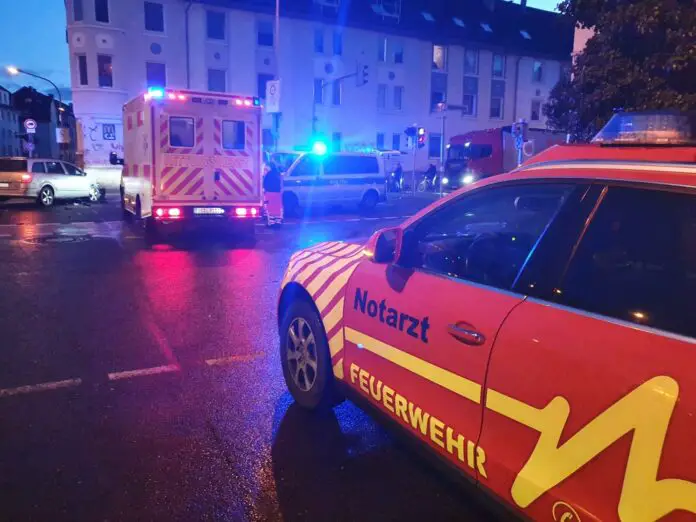 Autos stoßen an Kreuzung auf Hannoverscher Straße zusammen Autos stoßen an Kreuzung auf Hannoverscher Straße zusammen