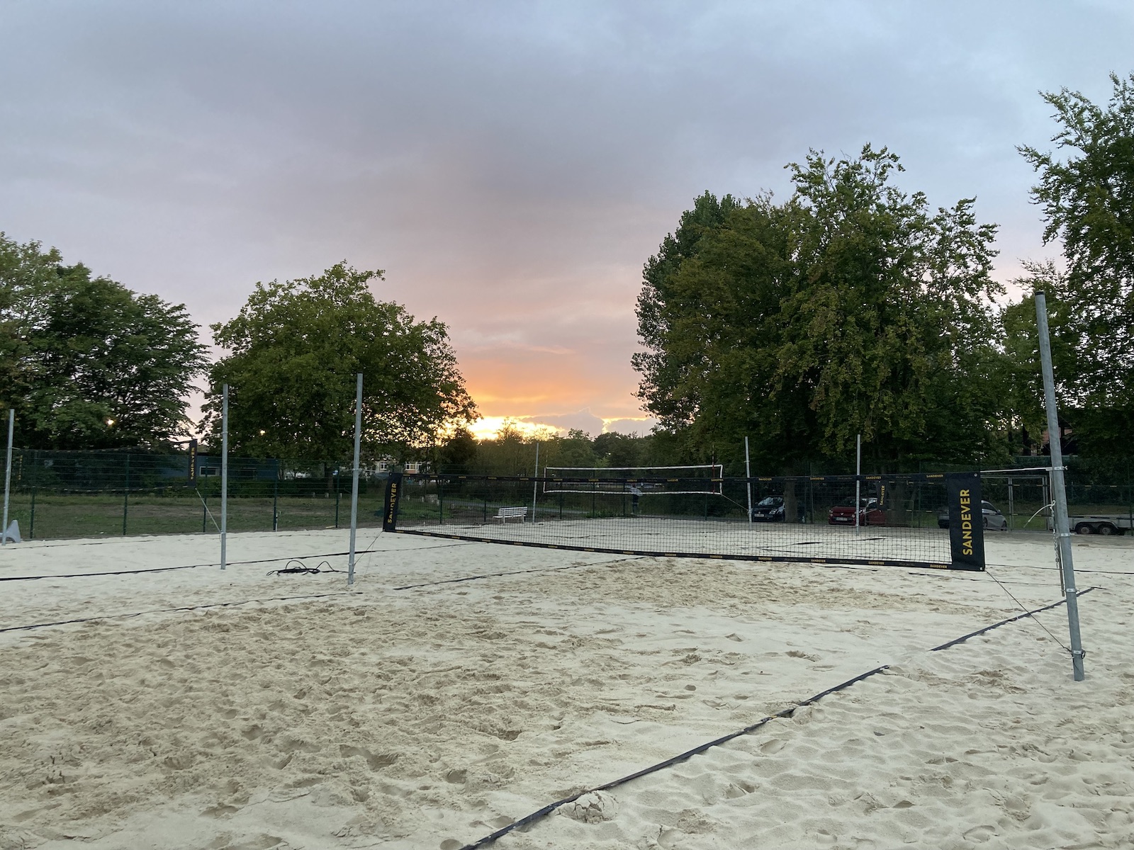 Hier wird gespielt: Auf der 2022 neu eröffnete Beach Tennis Anlage des OSC. / Foto: Christin Nimtz