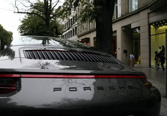 Porsche will vorerst weiter Verbrenner-Fahrzeuge anbieten