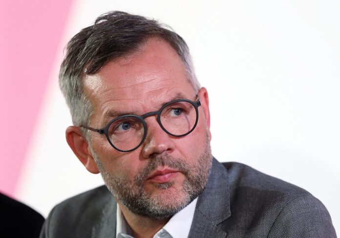 Michael Roth erwartet von Baerbock in China “europäisches Signal”