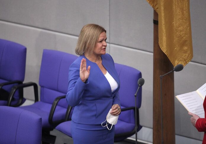 CDU will Faesers Social-Media-Konten überprüfen lassen