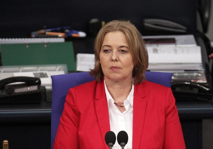 Bas fürchtet Demokratiegefährdung durch Angriffe auf Medien