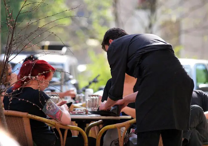 Gastgewerbeumsatz im Februar gesunken