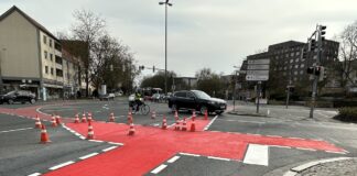 Neue Verkehrsregelung am Rißmüllerplatz: Indirektes Linksabbiegen für Radfahrer