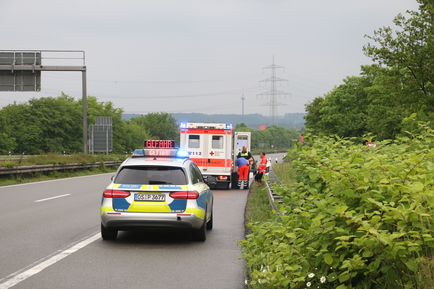 Trotz Überschlag unverletzt - PKW kippt in Autobahnkreuz bei Osnabrück auf's Dach