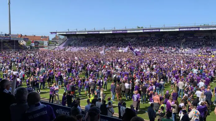 Jubel an der Bremer Brücke nach dem Abpfiff. / Foto: Guss Jubel an der Bremer Brücke nach dem Abpfiff. / Foto: Guss