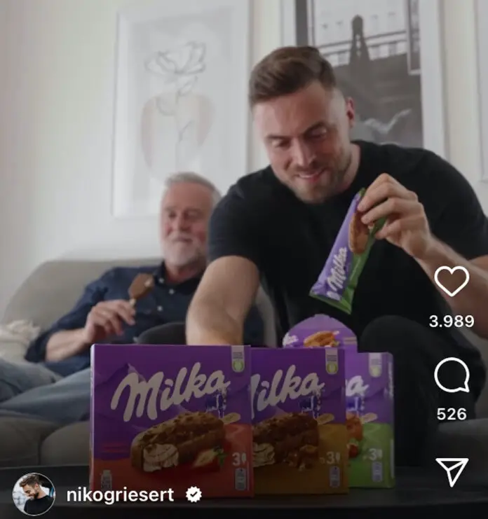Wolfgang und Niko Griesert machen sich über das Milka Eis her. / Screenshot: Instagram