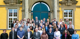 Wissenschaftlerinnen, Wissenschaftler und Studierende der Uni freuen sich über die Förderung. / Foto:Jens Raddatz/Uni Osnabrück