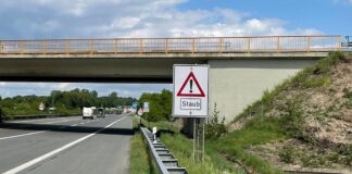An einigen Autobahnabschnitten in Niedersachsen - etwa bei Neuenkirchen-Vörden - hat die Autobahn Westfalen Verkehrsschilder mit dem Gefahrenzeichen Z101 mit dem Zusatz aufgestellt. / Foto: Autobahn Westfalen