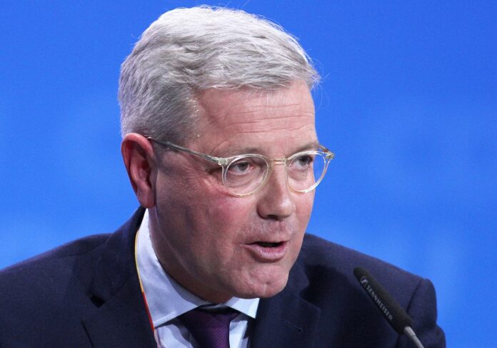 Röttgen kritisiert fehlende Unterstützung bei Raketenlieferungen