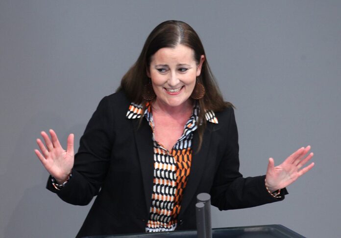 Wissler kritisiert Aktienbesitz des Bundes an russischem Ölkonzern Wissler kritisiert Aktienbesitz des Bundes an russischem Ölkonzern