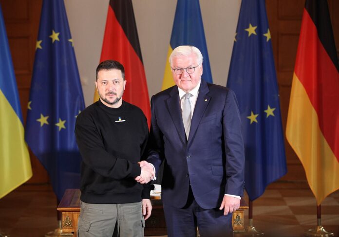 Selenskyj von Steinmeier in Schloss Bellevue empfangen