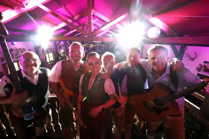 Wollen erstmals in Hollage die Bühne rocken: Take Five aus München. / Foto: Take Five