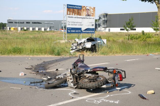 Tödlicher Unfall: PKW kollidiert mit zwei Motorrädern in Bramsche