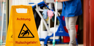 Die IG BAU fordert bessere Bedingungen für Reinigungskräfte (Symbolbild)