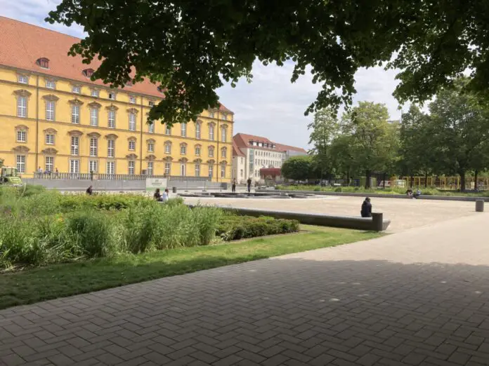 Wo sind sie hin, die Stühle im Schlossgarten? / Foto: Schulte