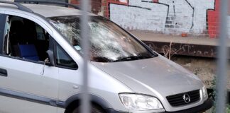 Unbekannte zerstörten den Spendenwagen völlig. / Foto: Stefan Middelberg