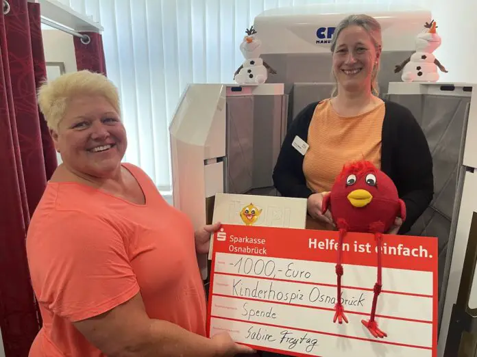 Sabine Freytag und Andrea Marten in der Eis-Sauna / Foto: Agentur Schäfer