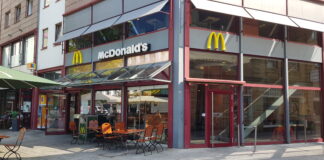 Die McDonald's Filiale am Nikolaiort wird am 30. Juni das letzte Mal öffnen. / Foto: Rykov
