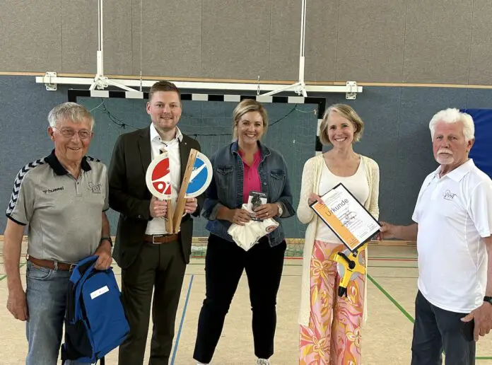 Preisübergabe am Gymnasium in der Wüste / Foto: StadtSportBund Osnabrück