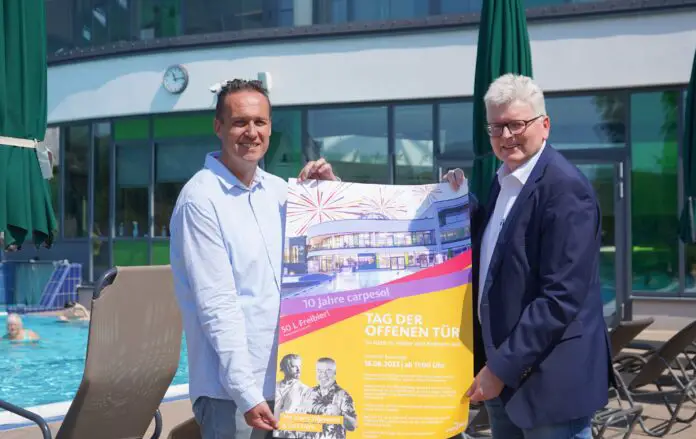 Freuen sich auf einen erlebnisreichen „Tag der offenen Tür“ in der carpesol Spa Therme Bad Rothenfelde: (v.l.) Geschäftsführer Dennis Spellbrink und Bürgermeister Klaus Rehkämper