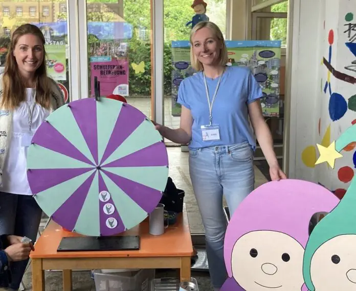 Regelmäßig können Kinder am Glücksrad des Förderverein Kloster Wichtel e. V. drehen - gerne auch beim Sommerfest. / Foto: Förderverein Kloster Wichtel e. V.