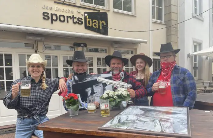 Melli "Nscho-Tschi" Knopp, "Old Kansas Heini" Rainer Knopp, "Billy the Kid" Schäfer, Apanatschi und Dennis Cartright!