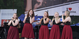 Die Nightingales singen auf der Bühne des „Feelharmonie am See“-Festivals in Stawiguda. / Foto: Gemeinde Stawiguda