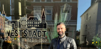 Sait Akyüz vor der Shisha-Bar 'Weststadt Café'