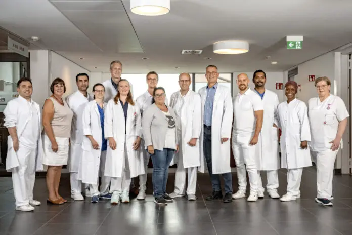 Das Team der Klinik für Orthopädie und Unfallchirurgie am Franziskus-Hospital freut sich über drei Auszeichnungen./ Foto: Niels-Stensen-Kliniken (Pracht)