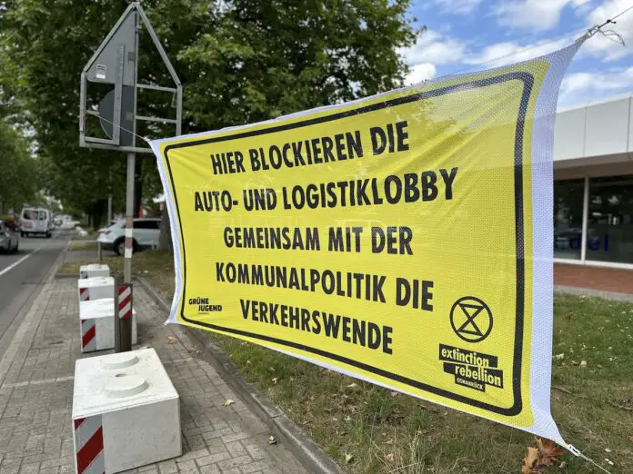 Plakat von Grüne Jugend und Extinction Rebellion an der Pagenstecherstraße Osnabrück