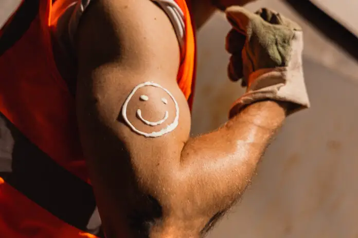 Sonnenschutz auf dem Bau (Symbolbild) / Foto: IG BAU