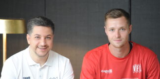VfL-Sportdirektor Amir Shapourzadeh (links) und Neuzugang Lennart Grill / Foto: VfL Osnabrück