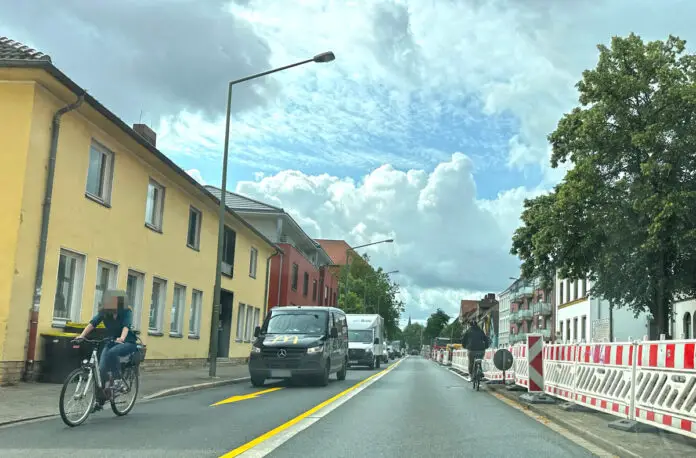 Fahrradfahrer in der Baustelle Natruper Straße