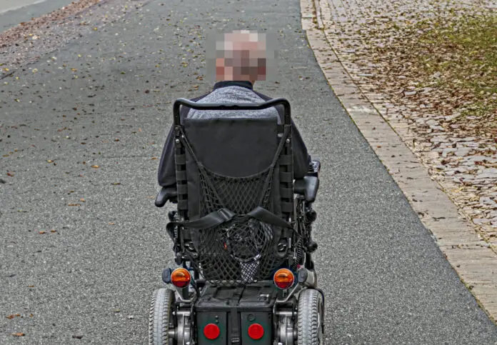 Symbolbild Mann im Rollstuhl