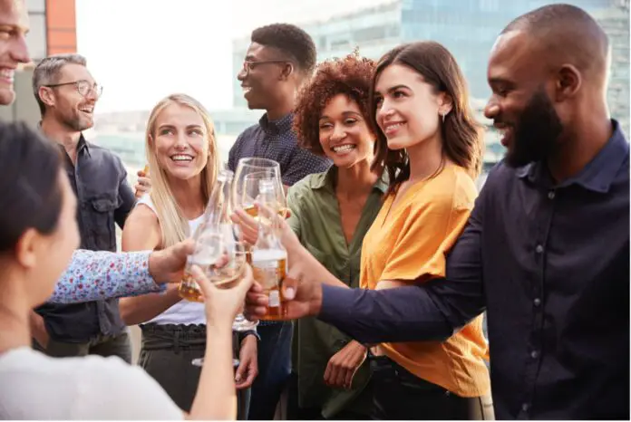 Menschen auf einer Party