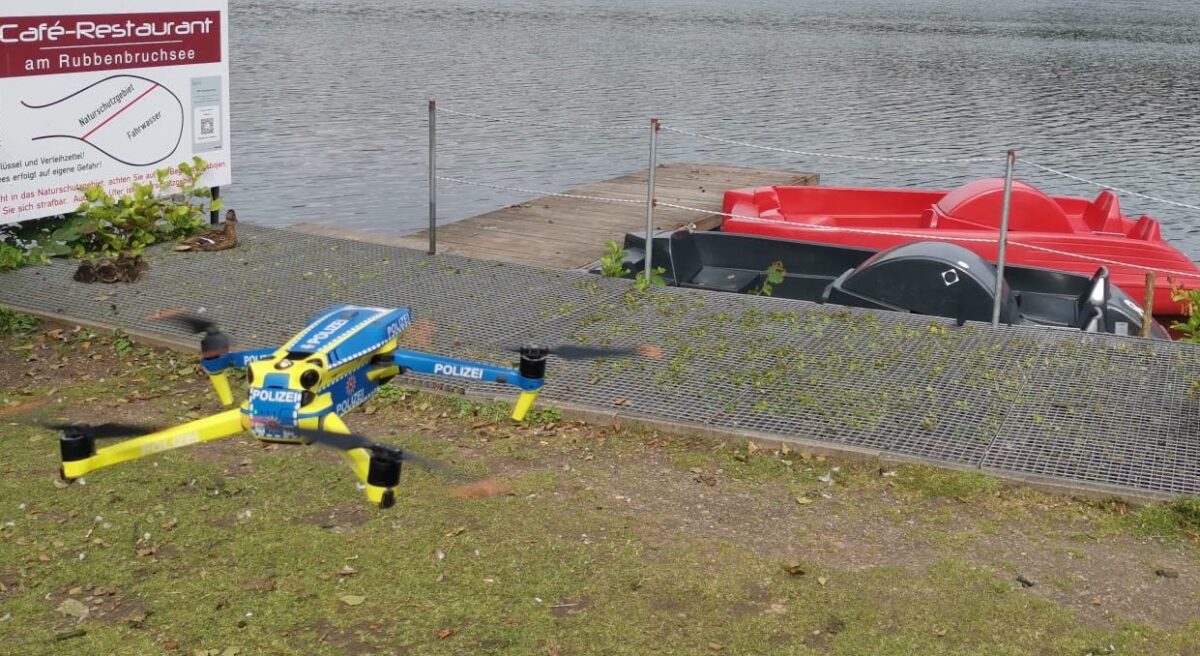 Drohne der Polizei im Einsatz am Rubbenbruchsee.