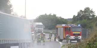 LKW-Brand auf A30 endet glimpflich, Trucker verhindern Brandausbreitung mit Feuerlöschern