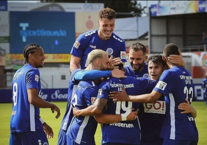 IMG_9680 Kaum dabei und schon mittendrin: Marc Heider (3. v. r.). / Foto: Sportfreunde Lotte, Instagram