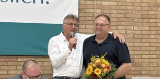 Fritz Brickwedde (links) verabschiedet Michael Wendt / Foto: Pohlmann