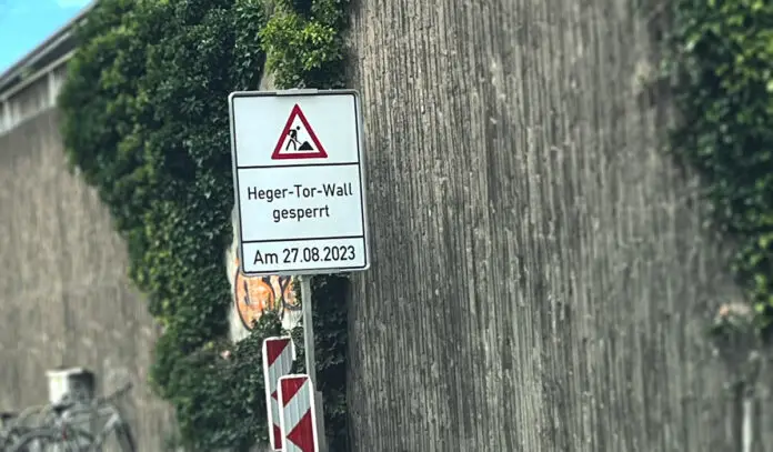 Hinweisschild Sperrung Wallring