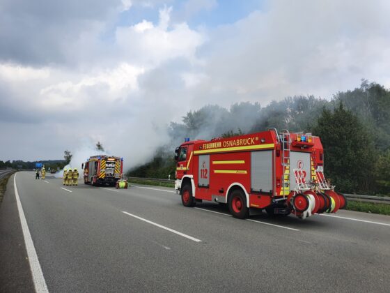 PKW brennt auf Autobahn A1 bei Osnabrück aus