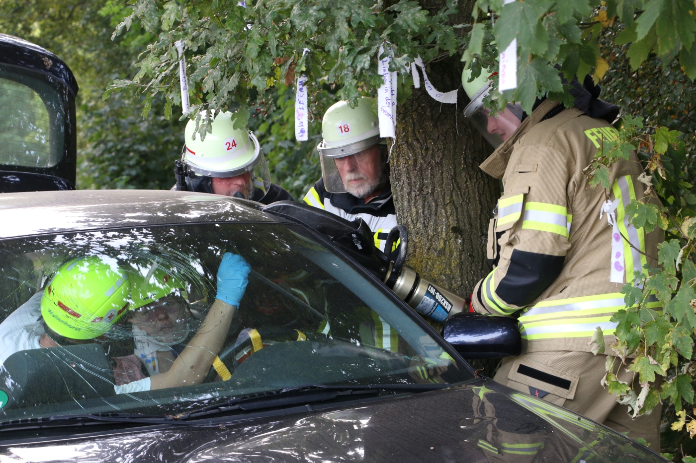 Unfallübung von Feuerwehr, Rettungsdienst und Polizei mit realistischer Darstellung in Wallenhorst-Rulle