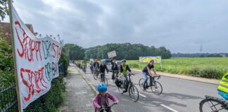 Der Fahrradkorso der Initiative "Wir für Hellern" gegen den Bau des Globus-Baumarkts. / Foto: Initiative Wir für Hellern