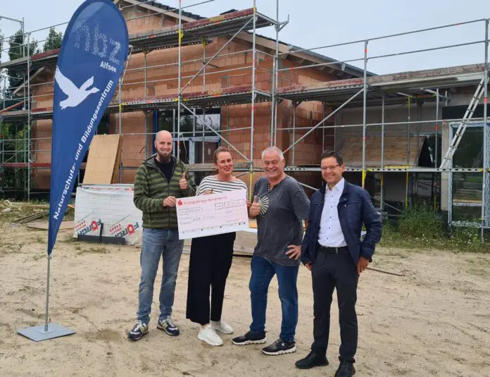 Spendenübergabe des 24h-Rennens. / Foto: nbz Alfsee