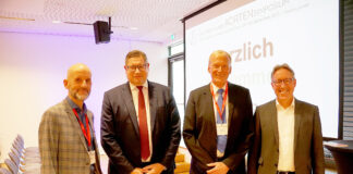Freuen sich über das neue gemeinsame Aortenzentrum: Dr. Bernd Runde, Prof. Dr. Jörg Heckenkamp, Prof. Dr. Nicolas Doll und Prof. Dr. Michael Böckelmann (von links). / Foto: Daniel Meier
