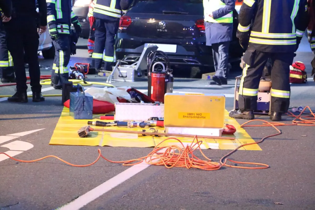 Ablage der Feuerwehr mit Rettungsgeräten
