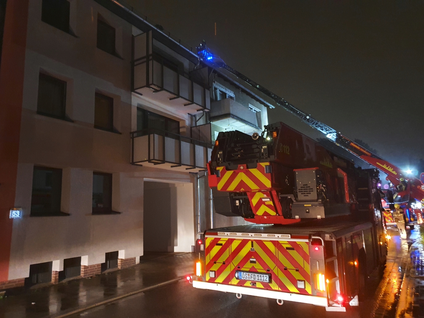 Zimmerbrand in der Innenstadt: Feuerwehr findet leblose Person