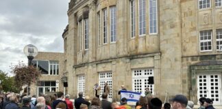 Solidaritätskundgebung mit Israel vor dem Theater Osnabrück